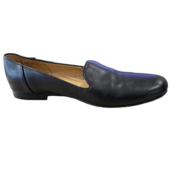 Naturalizer Black soft leather flats slight heel. Size 6.5 - Picture 3 of 10